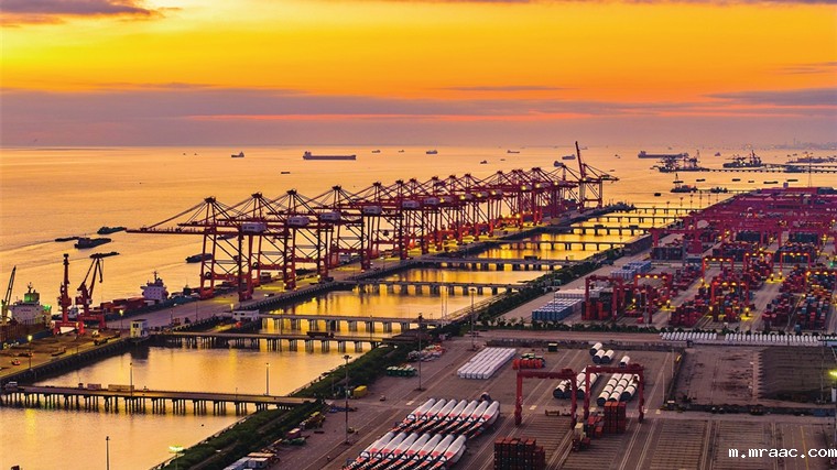 苏州港太仓港区繁忙作业 全力冲刺四季度目标