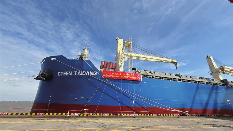 “GREEN TAICANG”号首靠太仓港 满载“中国制造”驶向巴西